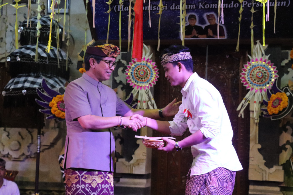 Sekda Adi Arnawa Menghadiri HUT ke-19 ST. Prana Sukma Banjar Pipitan Canggu